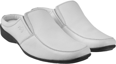 

Metro Men 16,White Sandals