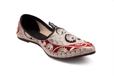 

Clash Clash Mojari for men Mojaris For Men(Black, Red::black