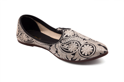 

Clash Clash Mojari for men Mojaris For Men(White, Black::white