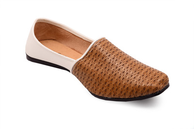 

Clash Clash Mojari for men Mojaris For Men(Brown