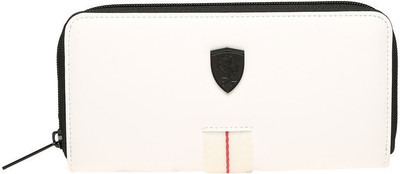 

Puma Casual White Clutch