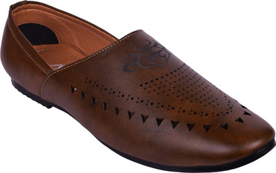 

AVEERO Stylish Party Wear Casual Nagra Jutis Jutis For Men(Tan