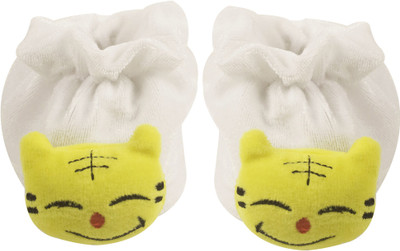 

Ole Baby Ole Baby 3D Plush Soft Velvet Fabric light weight Newborn Infant Prewalker Crib Shoes Baby girl Baby Boy Shoes Bootie 0-4 Months. Booties(Toe to Heel Length - 10 cm White)