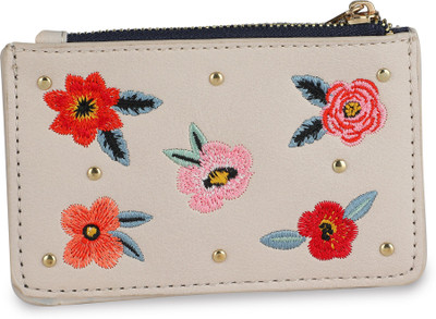 

Accessorize Casual White Clutch