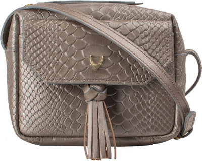 

Hidesign Women Casual Black Genuine Leather Sling Bag