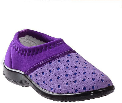 

Dayz Girls Slip on Walking Shoes(Purple