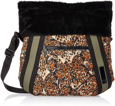 

Puma 7273001 21 L Backpack(Multicolor)