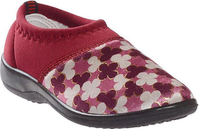 

Dayz Girls Slip on Sneakers(Maroon