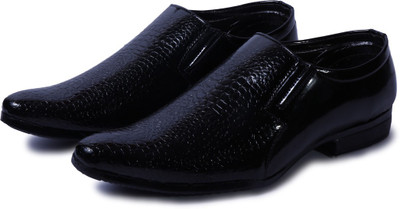 

doublehammer Slip On For Men(Black
