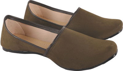 

Koshi Koshi brings to you a wide range of ethnic suede juti shoes to suit any of your festive, traditional, ethnic and party needs. Mojaris For Men(Olive
