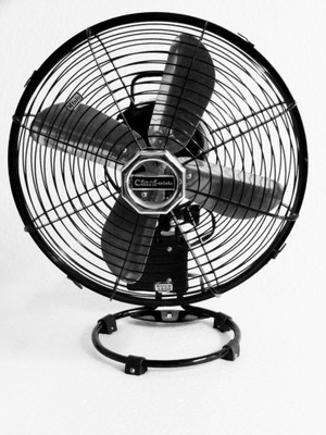 

cinni 10" Minio Fix 4 Blade Table Fan(Black, Pack of 1)