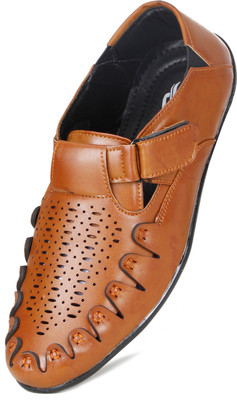 

Emosis Men Beige Flats
