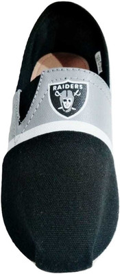 

Raiders Black Raiders shoes by SKIMPKEX Casuals For Men(Black, Grey