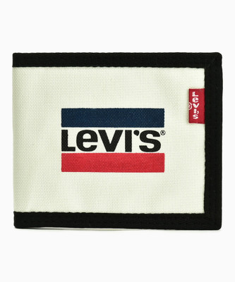 

Levi's Men White Fabric Wallet(6 Card Slots)