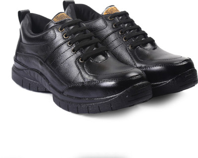 

RICH FIELD Genuine Leather Safety Shoe with Steel Toe Corporate Casuals For Men(Black