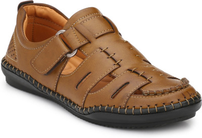 

DEN ROB Men Beige Flats