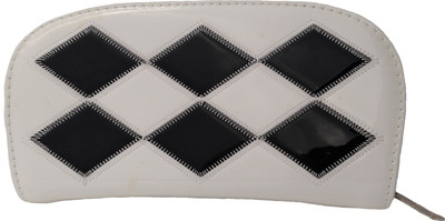 

Filora Casual White Clutch
