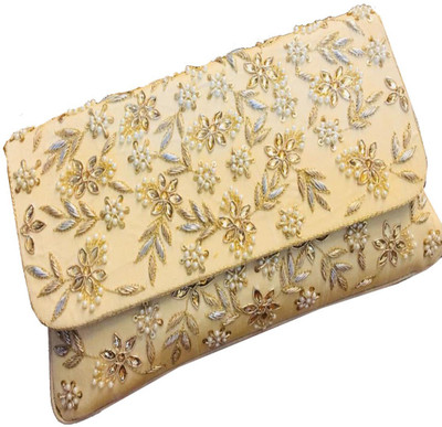 

Craftbazaar Party White Clutch