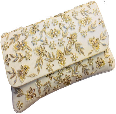 

Craftbazaar Party White Clutch