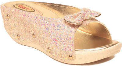 

MSC Women Pink Wedges