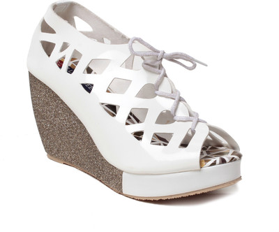 

MSC Women White Wedges
