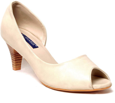 

MSC Women Cream Heels