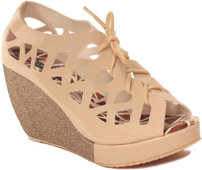 

MSC Women Cream Wedges