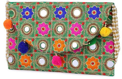 

Gaurapakhi Women Evening/Party Green Velvet Sling Bag
