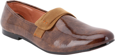 

Voila Glossy Leather Shiny Casuals For Men(Brown