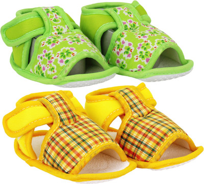 

Neska Moda 0 To 12 Month Baby Set Of 2 Booties(Toe to Heel Length - 12 cm Yellow, Green), Green;yellow