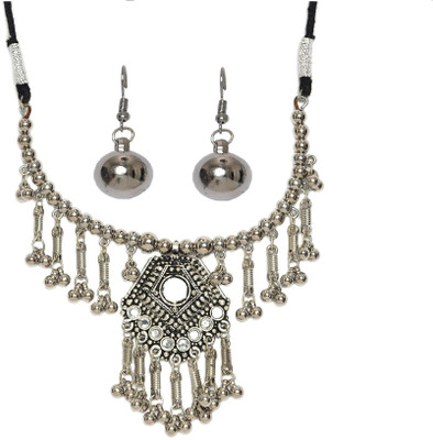 

Chandrika Pearls Metal Jewel Set(Silver)