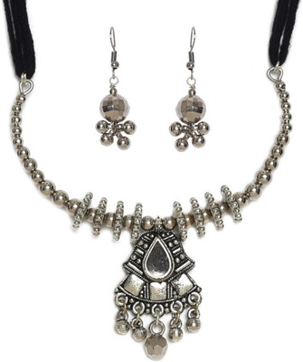 

Chandrika Pearls Metal Jewel Set(Silver)