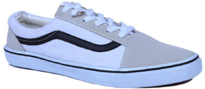 

vans fashion Old Skool Sneakers For Men(White, Multicolor