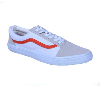 

vans fashion Old Skool Sneakers For Men(White, Multicolor1