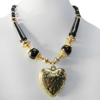 

RUBY FASHION COLLECTION RFC6031 Gold-plated Plated Enamel Necklace