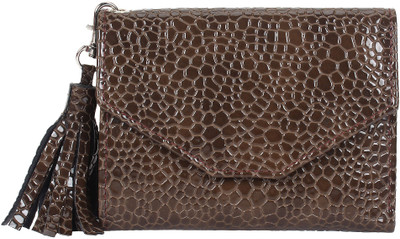 

Creature Women Trendy Brown Artificial Leather Wallet(5 Card Slots)