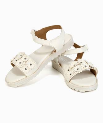 

BUBBLEGUMMER Girls Velcro Flats(White