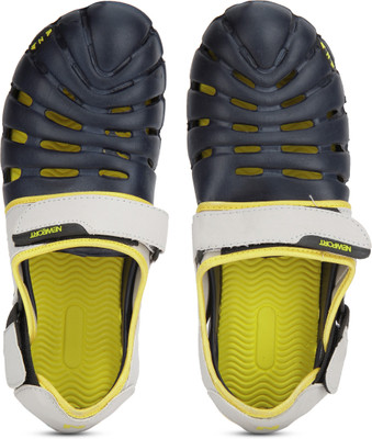 

Newport Men Black/Yellow Clogs