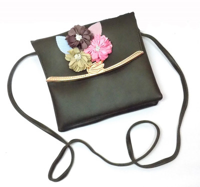 

Ambrosia Women Casual Green Synthetic Leather Sling Bag