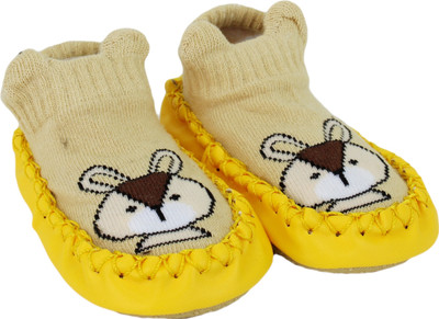 

Neska Moda 0 To 12 Month Premium Baby Booties(Toe to Heel Length - 12 cm Yellow)