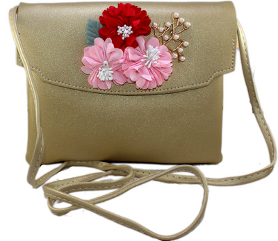 

SKOLL Women Casual Green Synthetic Leather Sling Bag