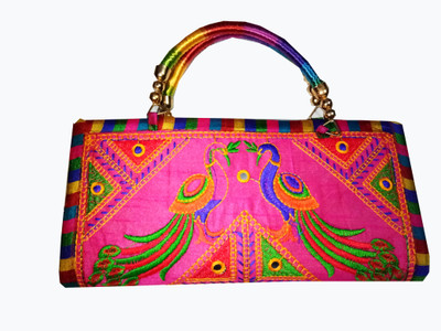

gkarm Casual Pink Clutch