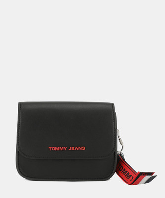

Tommy Hilfiger Women Casual Black PU Sling Bag