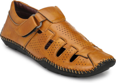 

Fentacia Men Beige Casual