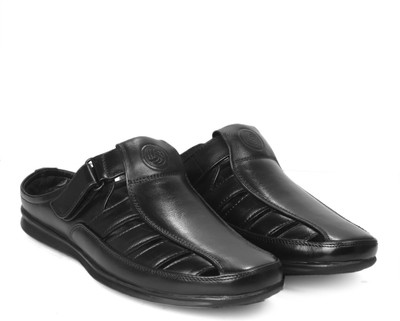 

Bacca Bucci Men Black Casual