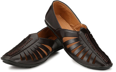 24 Off On Grayson Sandal Nagra Muel Mojari Jalsa Punjabi Jutti Or Jutti For Men S Jutis For Men Black On Flipkart Paisawapas Com