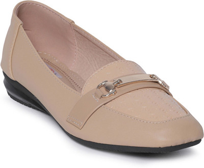 

Zachho Imported Leatherlook with shine foam & buckle Loafers For Women(Tan