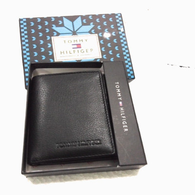 

tommy hilfigher Men Formal Black Genuine Leather Wallet(7 Card Slots)