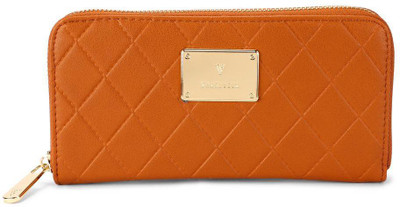 

Van Heusen Woman Party Tan Clutch