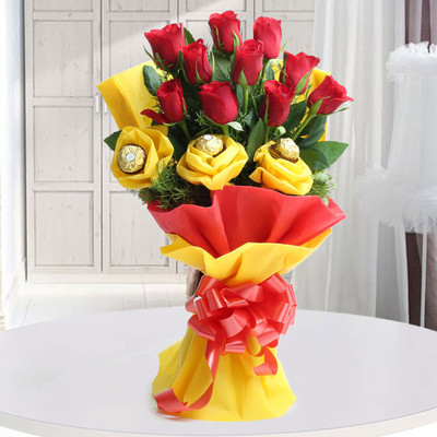 

Ferns N Petals Roses N Chocolates Delight Combo(200 g)